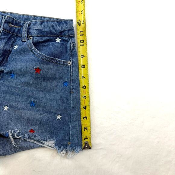 No Boundaries Size 3 Cut Off Denim Shorts Red Blue Embroidered Stars Patriotic - Picture 6 of 6